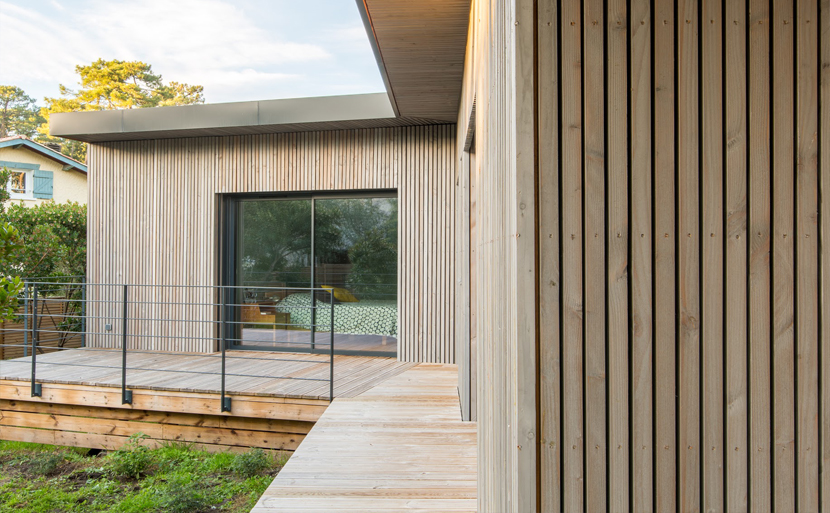 Brise-soleil et menuiseries aluminium — maison Lacanau, architecte Bordeaux