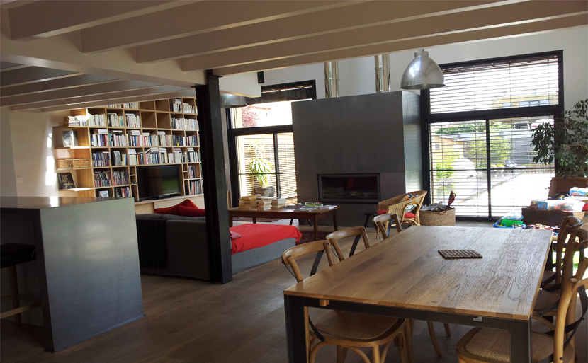 Façade rénovée d'une habitation – enduit minéral et menuiseries aluminium anthracite